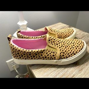 Cat and jack girls size 5 leopard sneaker.